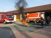 Die Feuerwehr Stein übt mit dem Schaumtrainer die Brandbekämpfung.